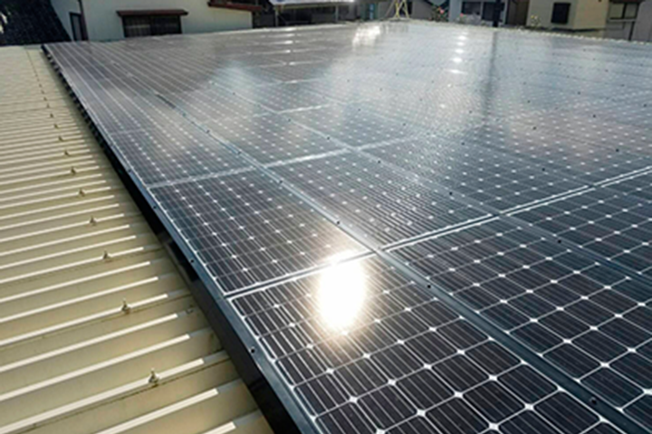 太陽光発電を通じ環境負荷の低減を目指しています。